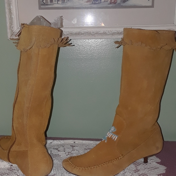 Size 8 calf moccasin suede kitten heel booties - Picture 5 of 13